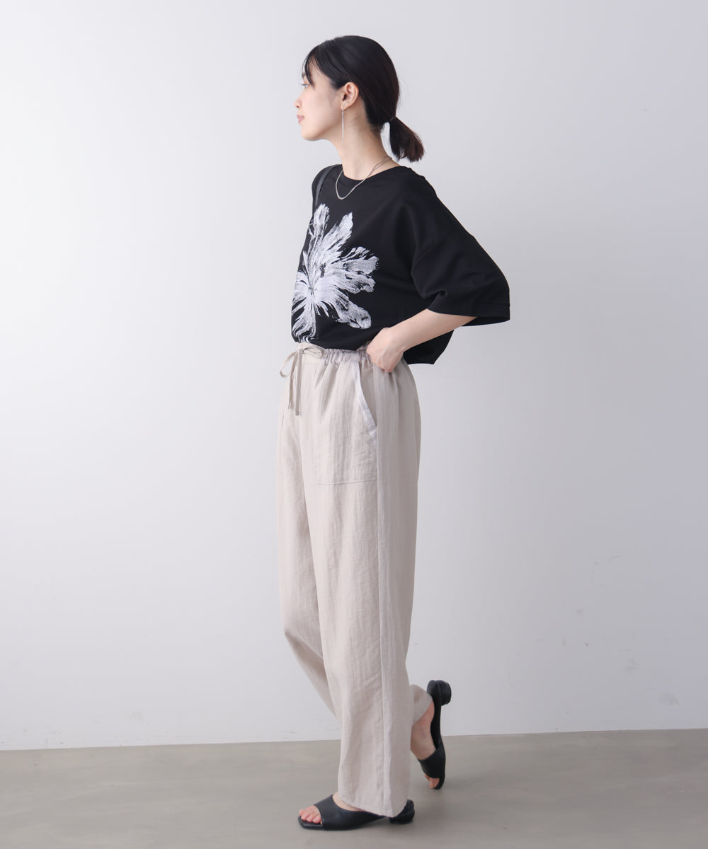 モノトーンフラワーTシャツ