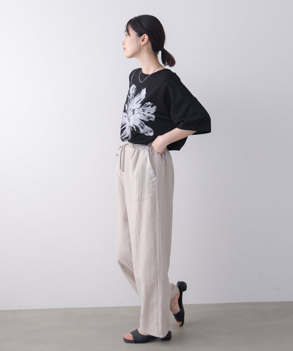 モノトーンフラワーTシャツ