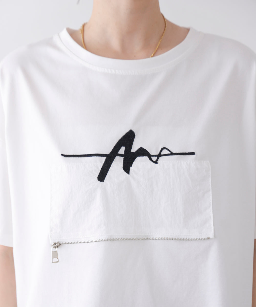 刺繍アンダーファスナーTシャツ