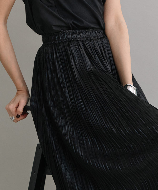 SHINY PLEATED SKIRT