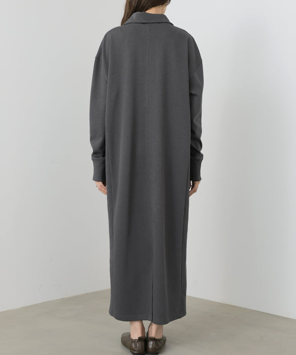 すっきり見えサイドリブハーフジップロゴ刺しゅうワンピース
