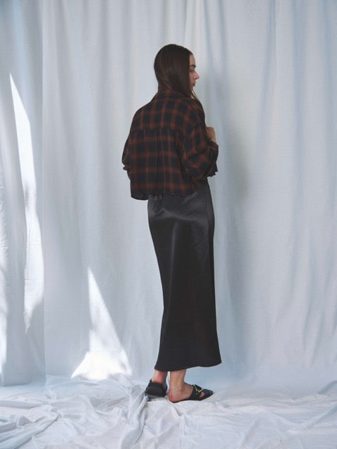 SATIN SEMI-FLARE SKIRT(ｻﾃﾝｾﾐﾌﾚｱｽｶｰﾄ)