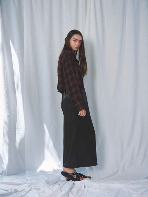 SATIN SEMI-FLARE SKIRT(ｻﾃﾝｾﾐﾌﾚｱｽｶｰﾄ)