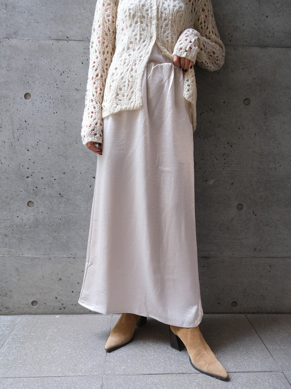 SATIN SEMI-FLARE SKIRT(ｻﾃﾝｾﾐﾌﾚｱｽｶｰﾄ)