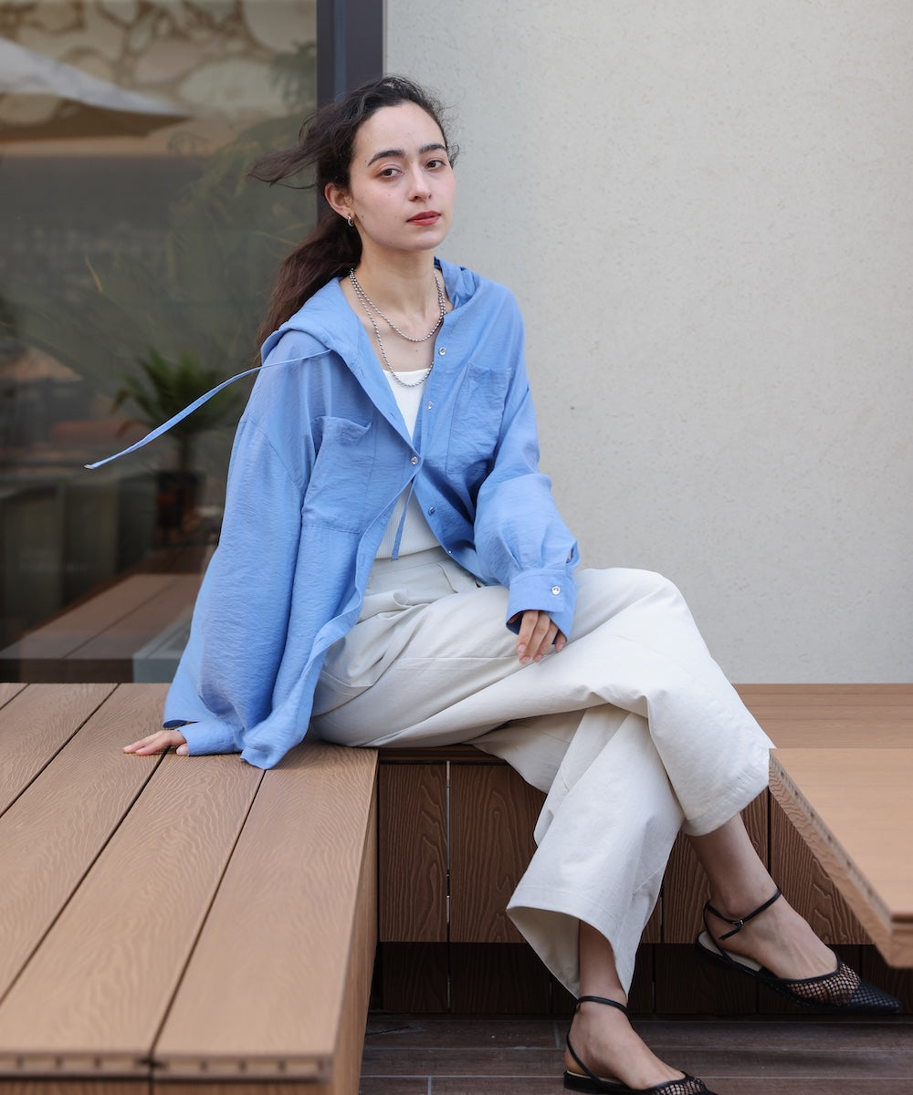 フーデットシャツ