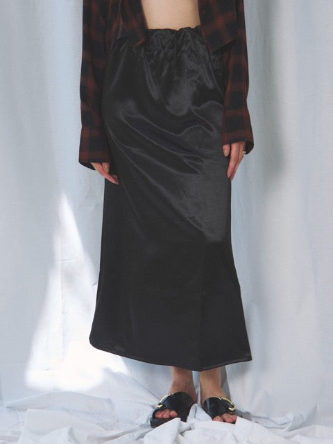 SATIN SEMI-FLARE SKIRT(ｻﾃﾝｾﾐﾌﾚｱｽｶｰﾄ)