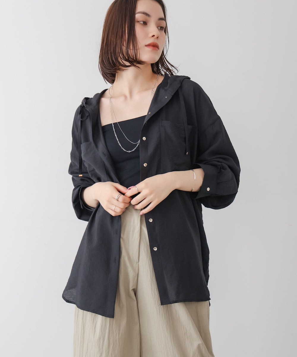 フーデットシャツ