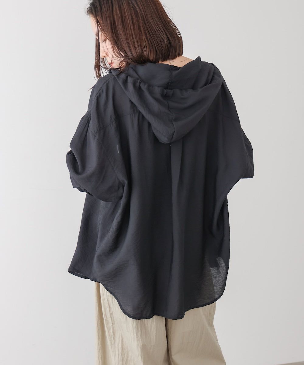 フーデットシャツ