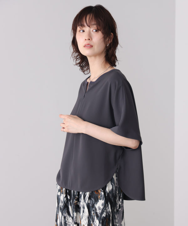 【接触冷感】ダブルクロスキーネックブラウス［5/28発送予定］