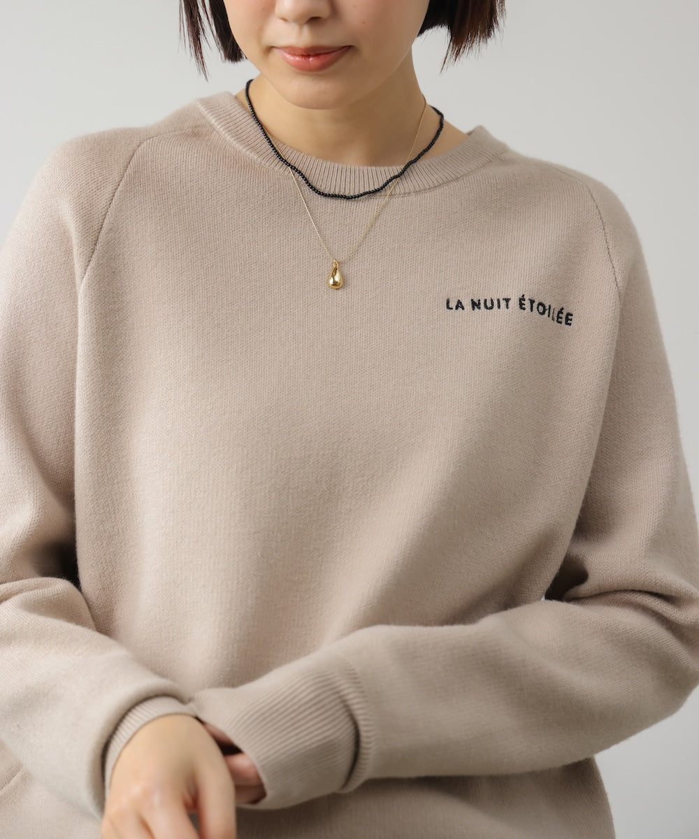 【新色追加・WEB限定】スウエットライク刺しゅうニット