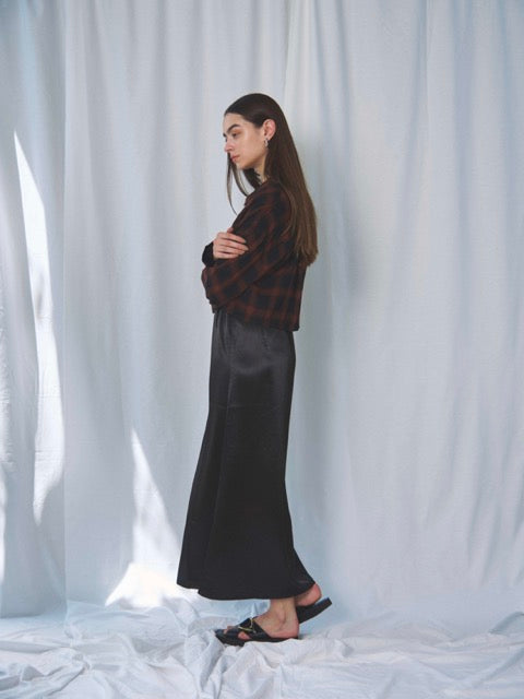 SATIN SEMI-FLARE SKIRT(ｻﾃﾝｾﾐﾌﾚｱｽｶｰﾄ)