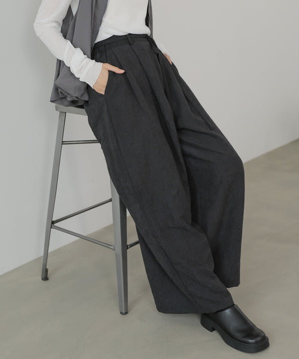 スウェードライクワイドタックパンツ