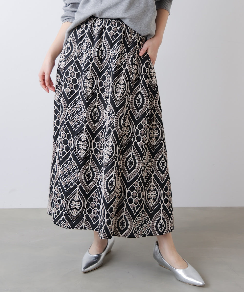 エンブロイダリーフレアスカート