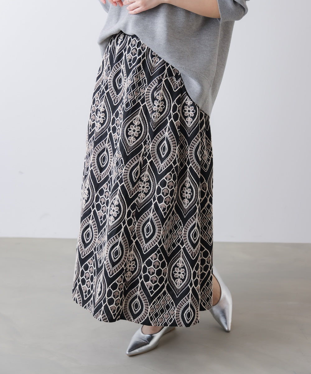 エンブロイダリーフレアスカート