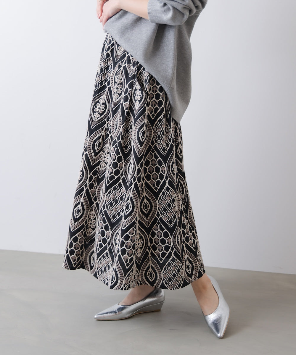 エンブロイダリーフレアスカート