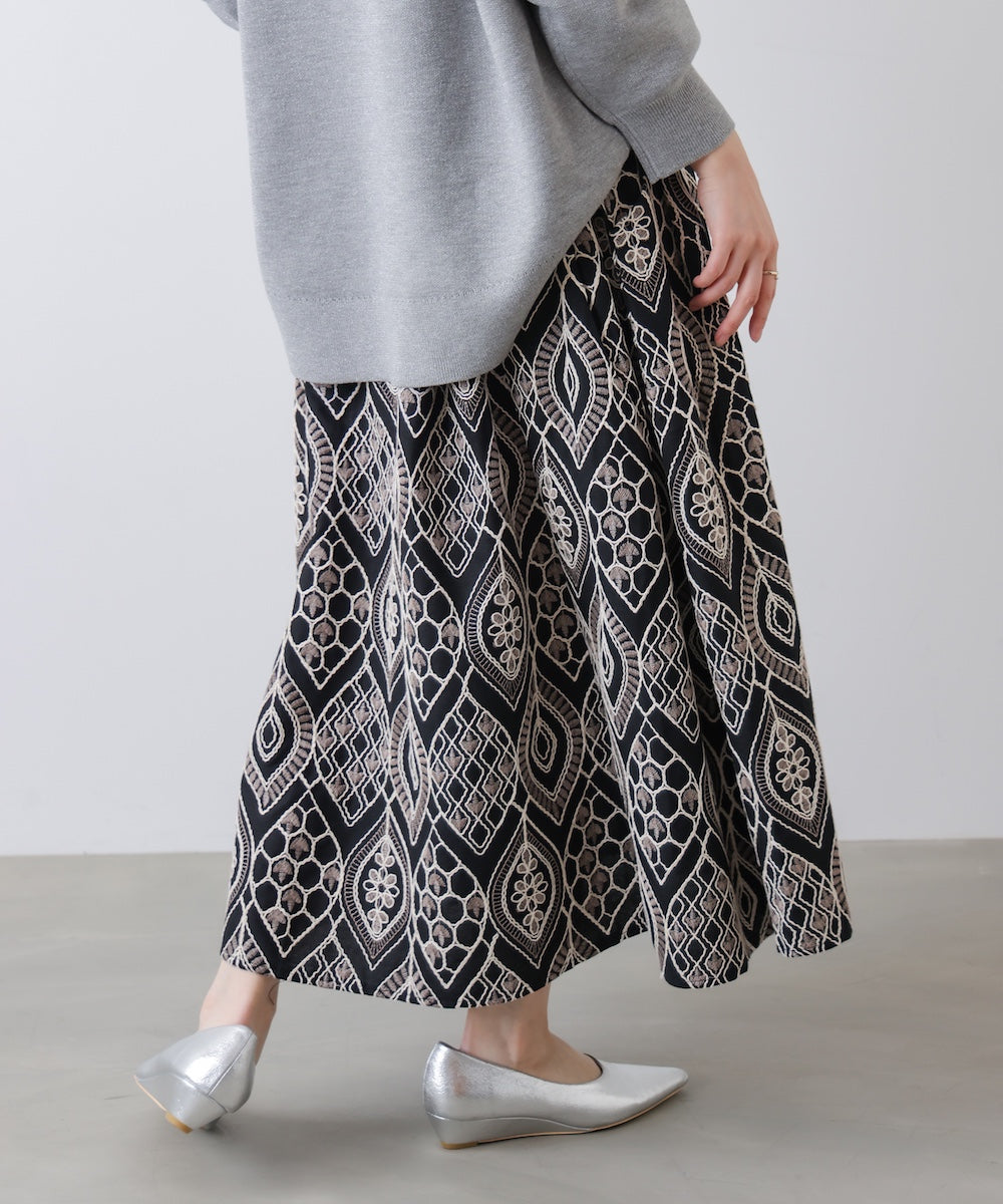 エンブロイダリーフレアスカート