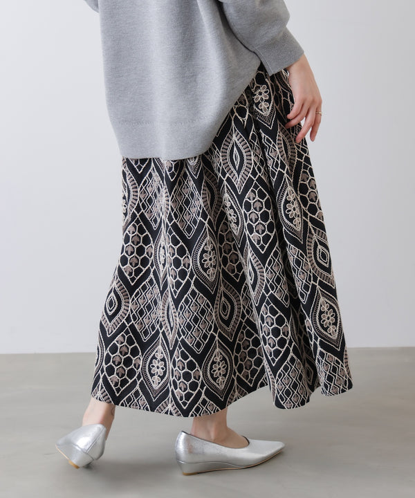 エンブロイダリーフレアスカート