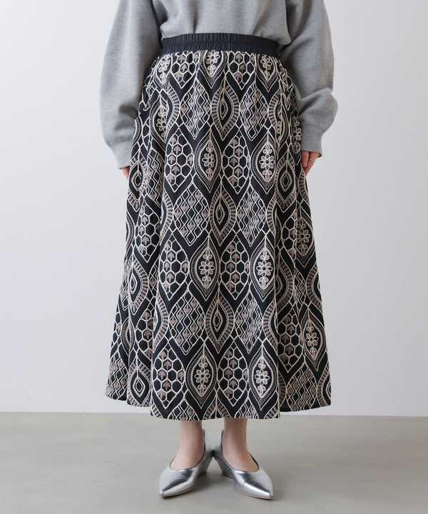 エンブロイダリーフレアスカート