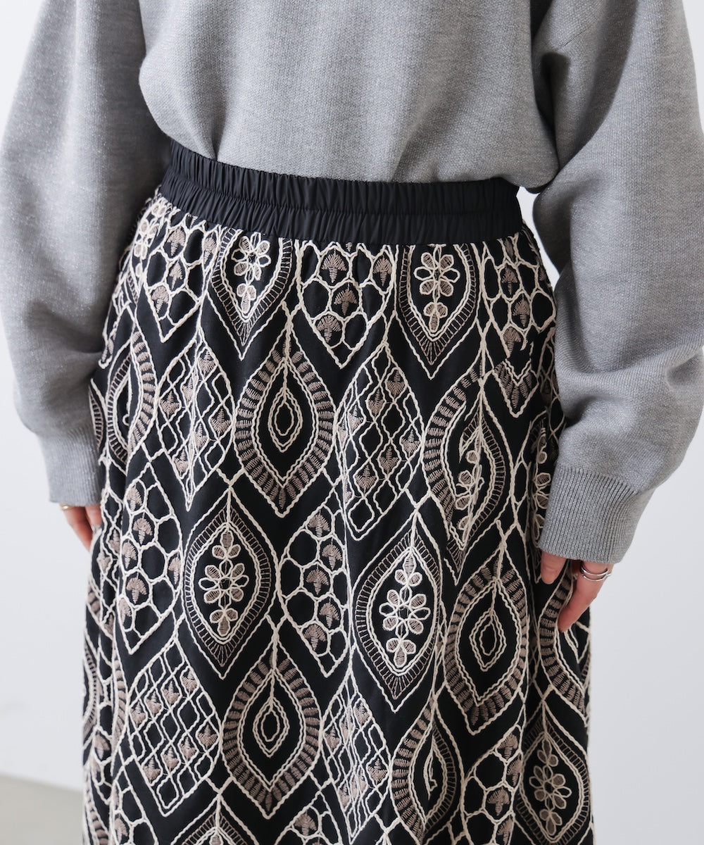 エンブロイダリーフレアスカート