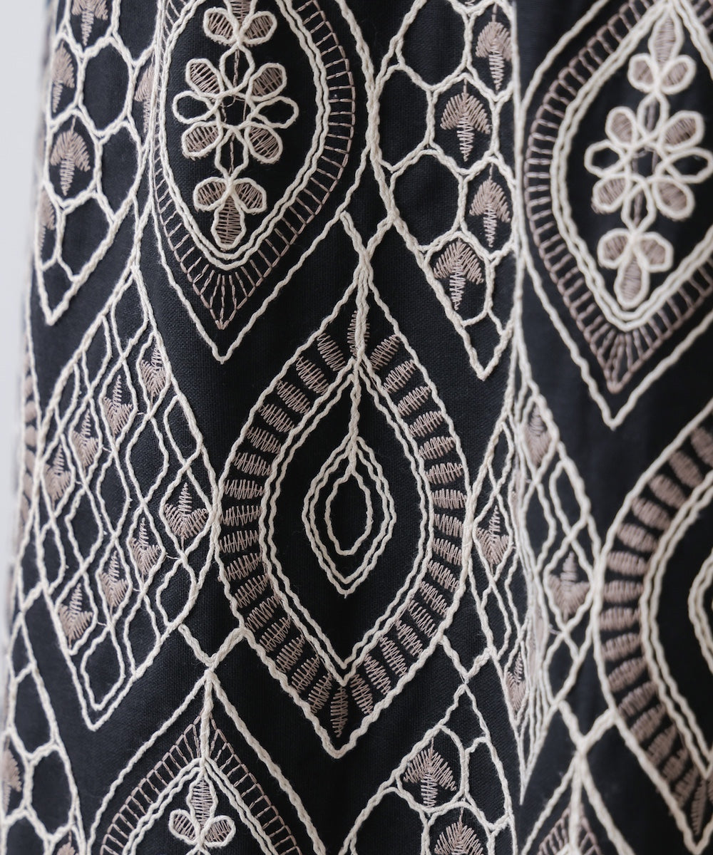 エンブロイダリーフレアスカート