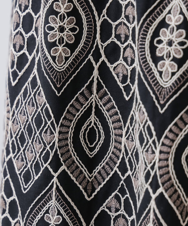 エンブロイダリーフレアスカート