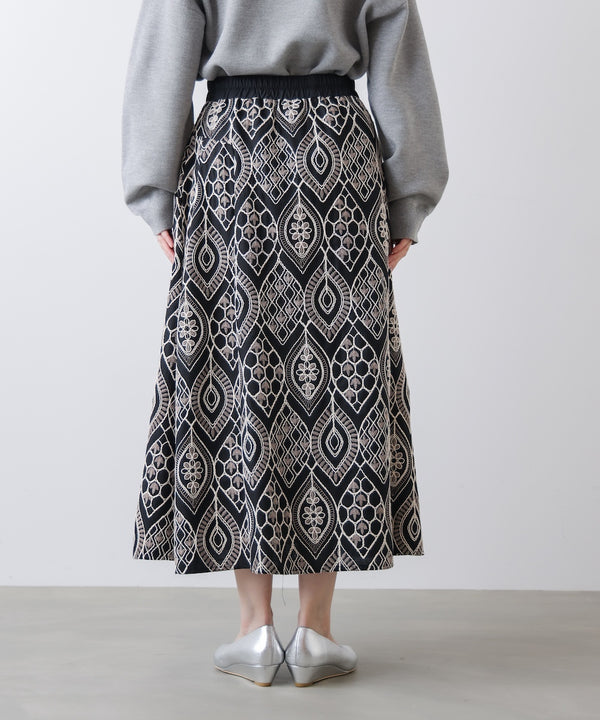 エンブロイダリーフレアスカート
