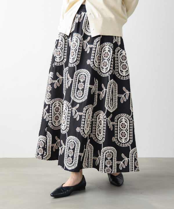 エンブロイダリーフレアスカート
