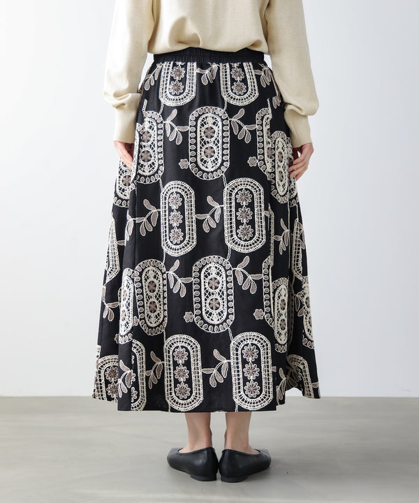 エンブロイダリーフレアスカート