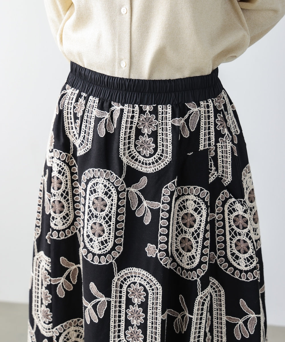 エンブロイダリーフレアスカート