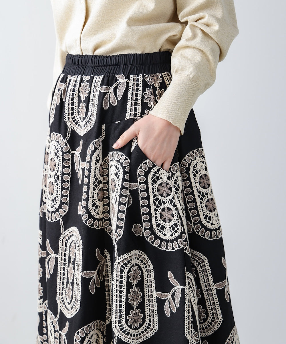 エンブロイダリーフレアスカート
