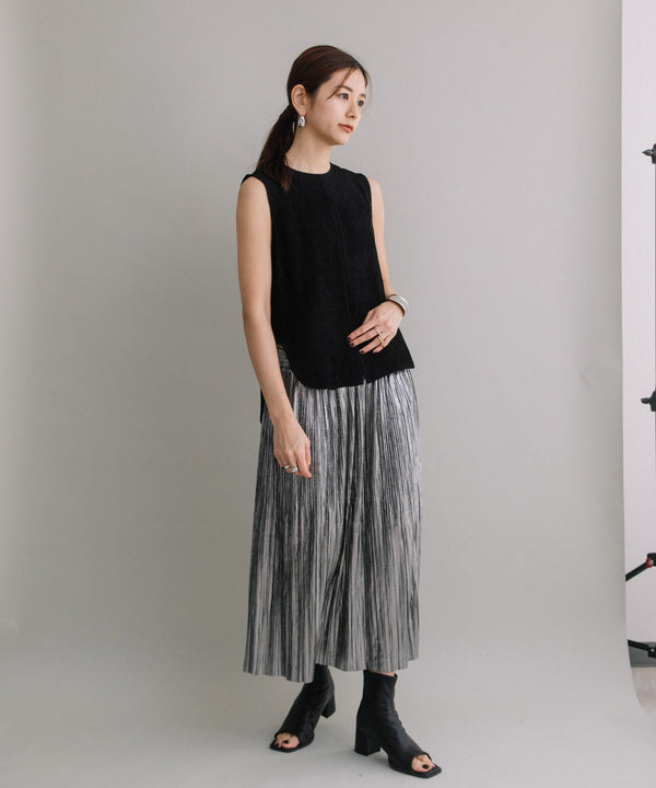 SHINY PLEATED SKIRT