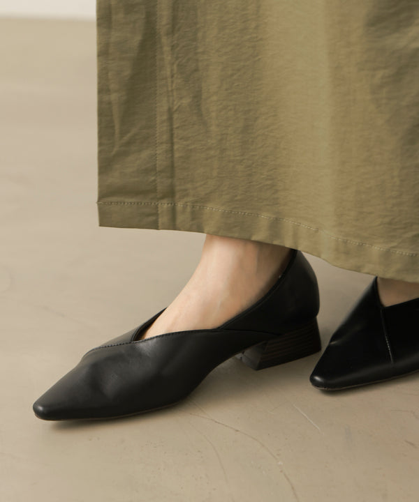 Vカットポインテッドスタックヒールパンプス