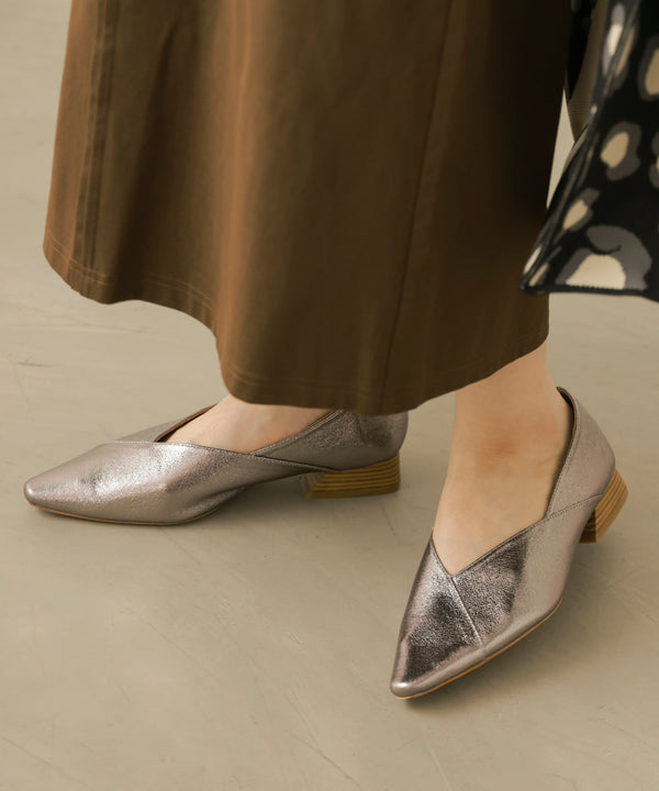 Vカットポインテッドスタックヒールパンプス