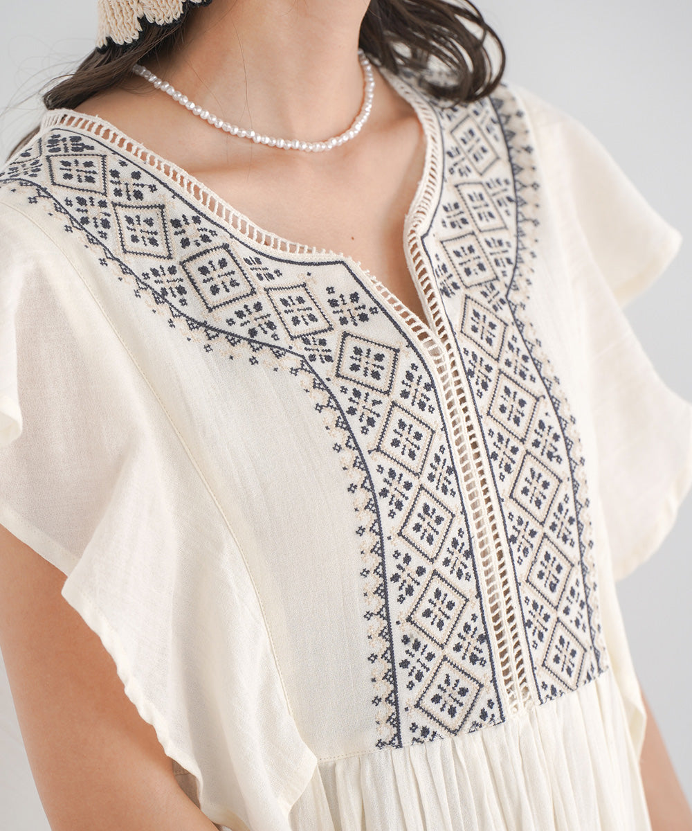 Bab フロント刺繍袖フリルワンピース