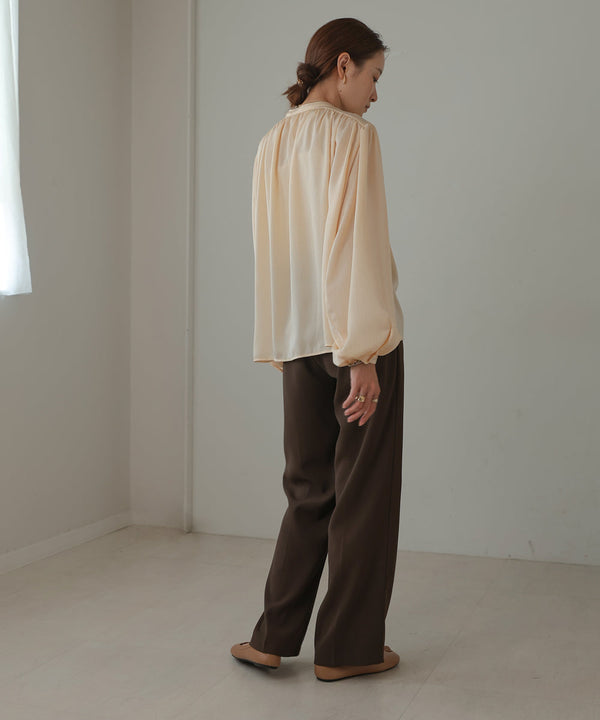 VOLUME SLEEVE GATHERED BLOUSE