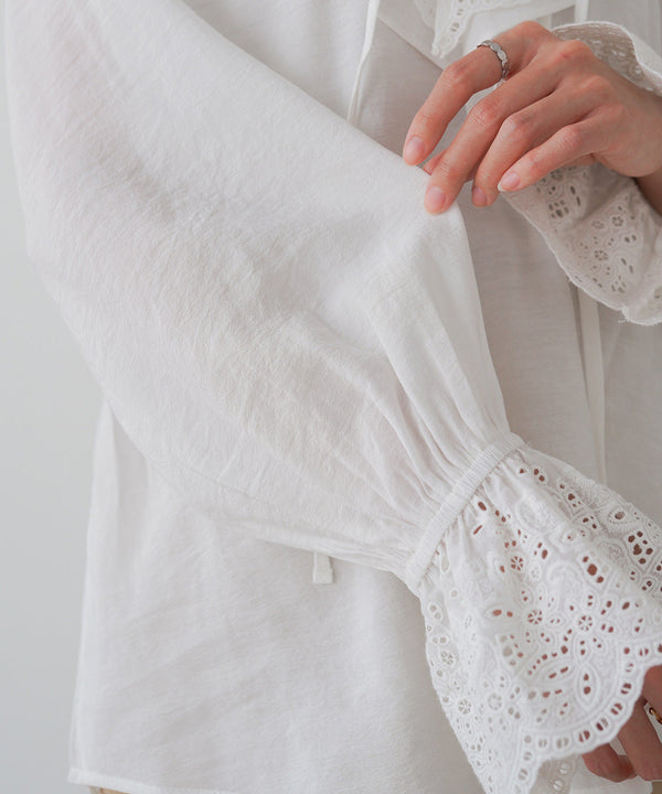BIG COLLAR LACE BLOUSE