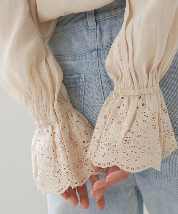 BIG COLLAR LACE BLOUSE