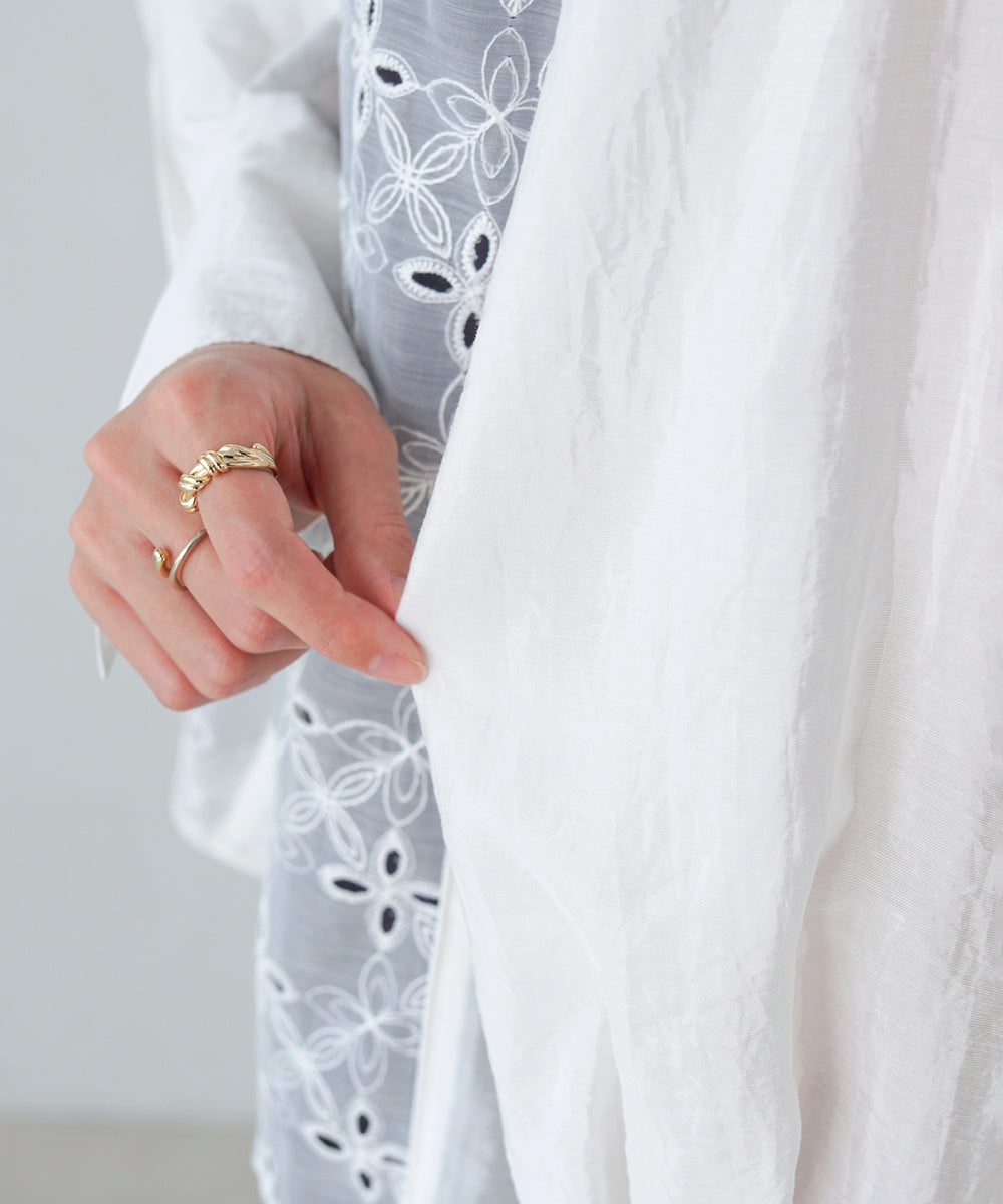 フロント刺繍レースブラウス