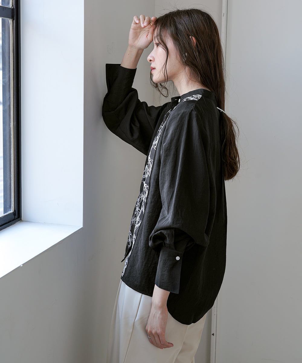 フロント刺繍レースブラウス