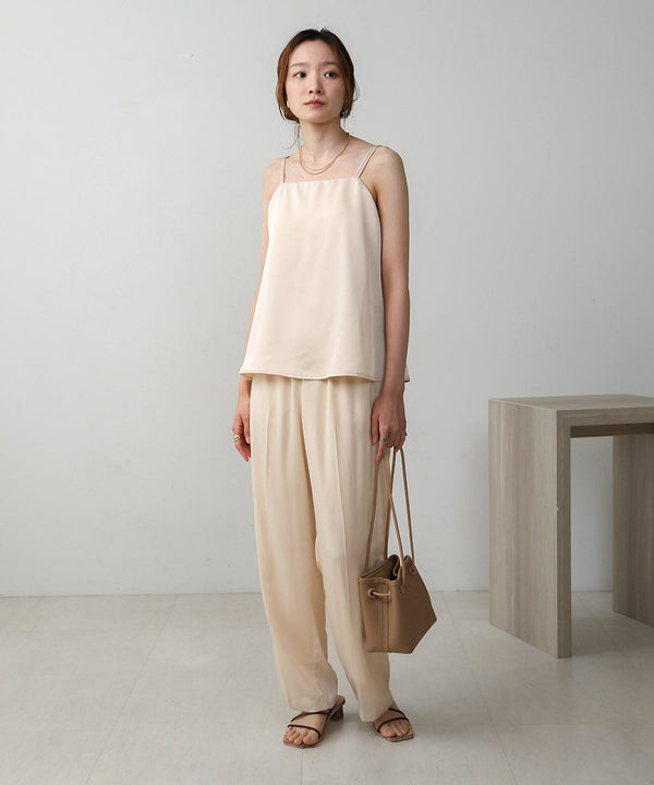 カップ付きサテンキャミソール