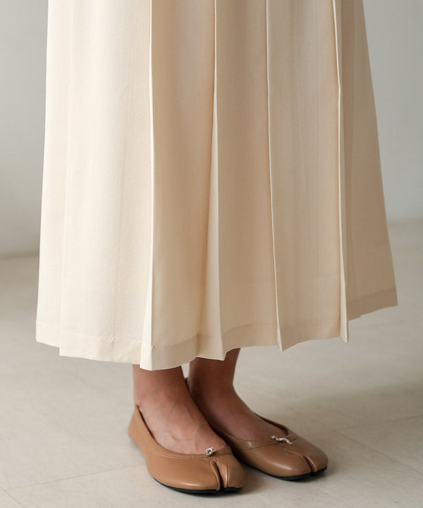 LONG PLEATED SKIRT