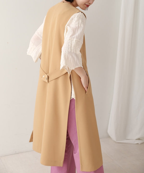 【WEB限定】ＢＡＣＫベルトボタン付きシンプルジレ