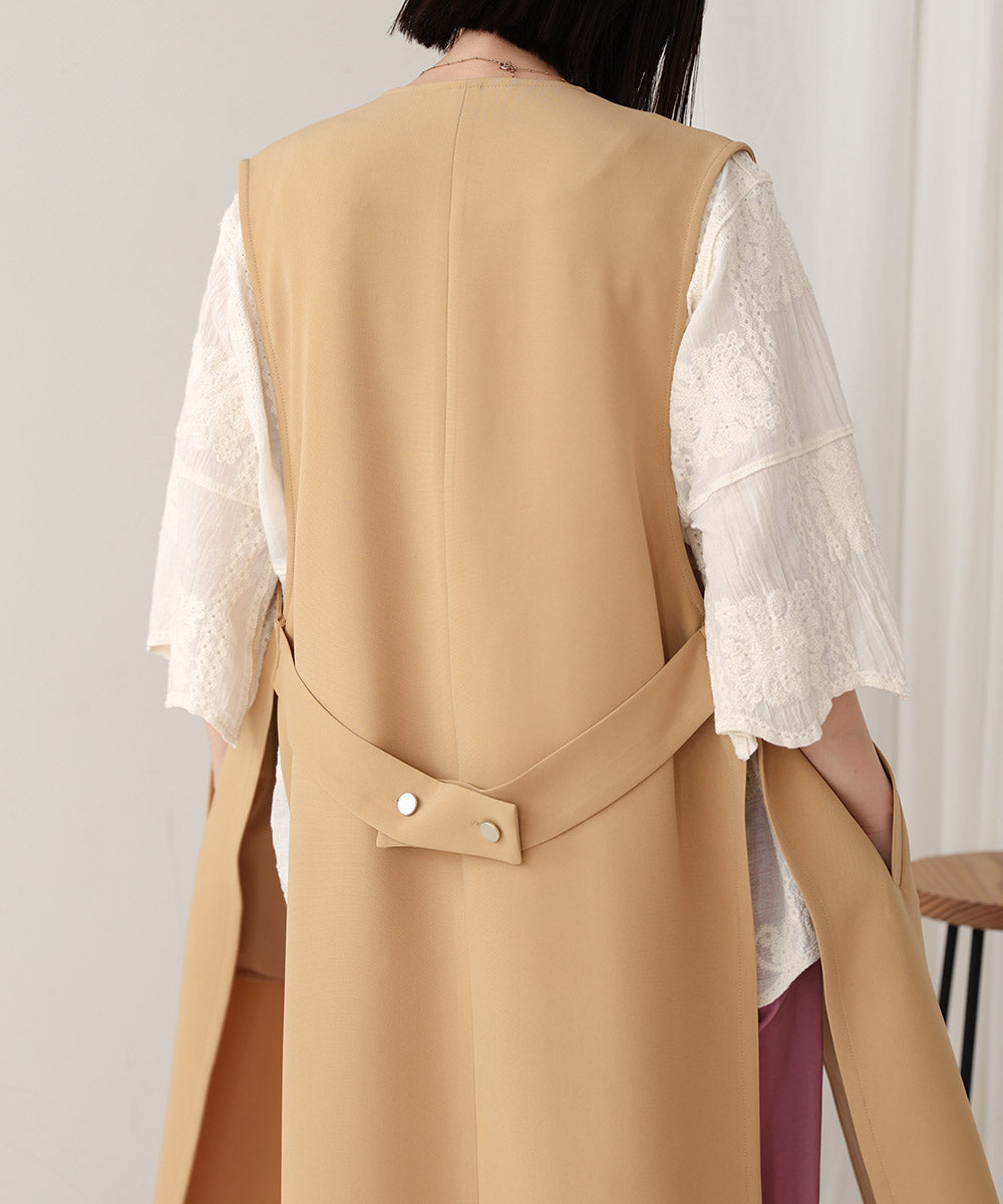 【WEB限定】ＢＡＣＫベルトボタン付きシンプルジレ