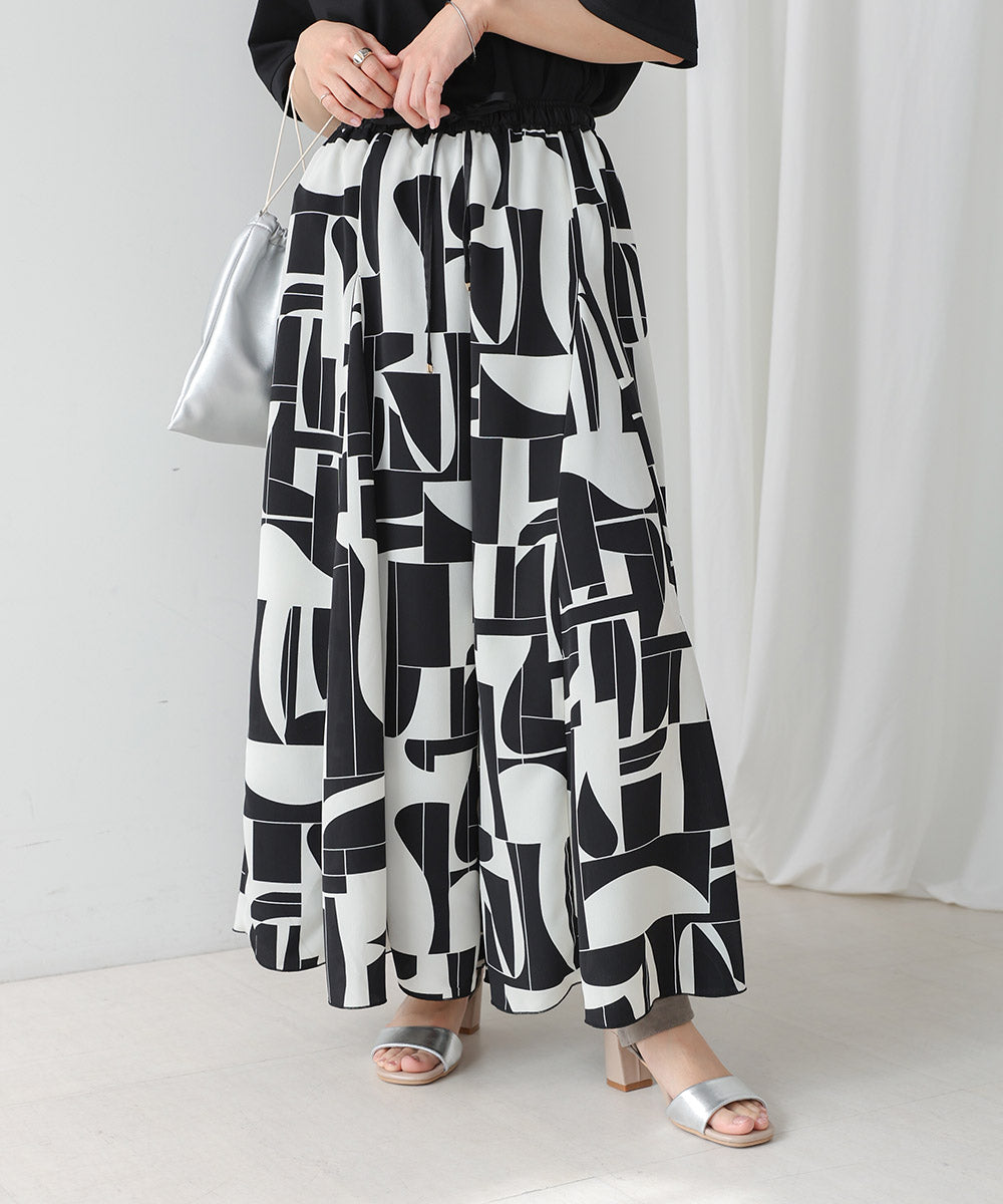 幾何学柄フレアパンツ