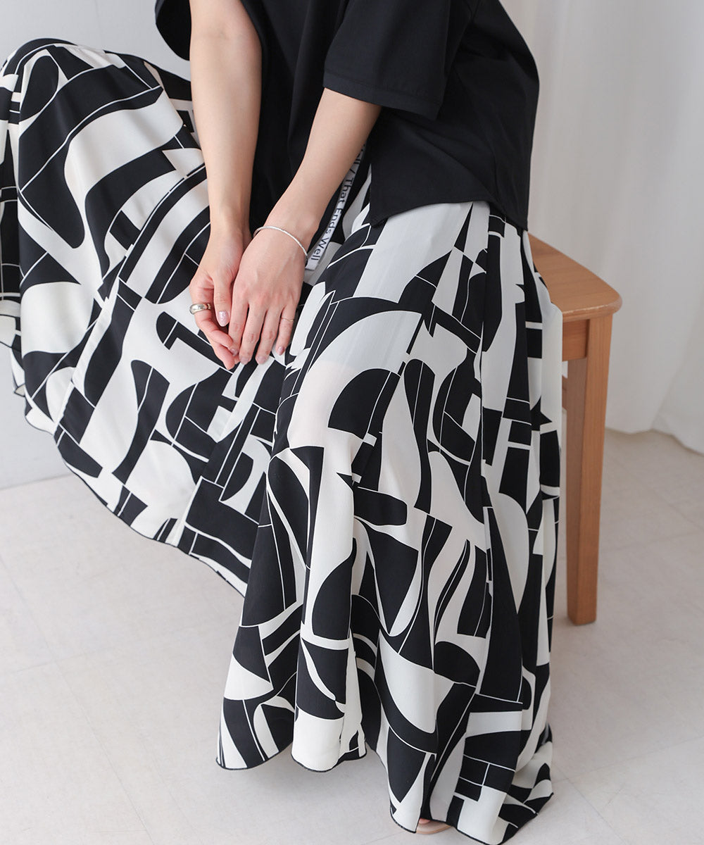 幾何学柄フレアパンツ