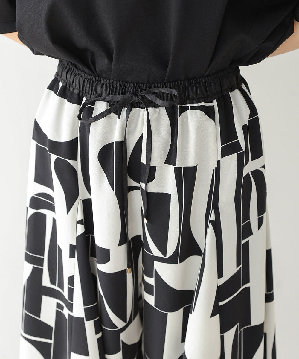 幾何学柄フレアパンツ