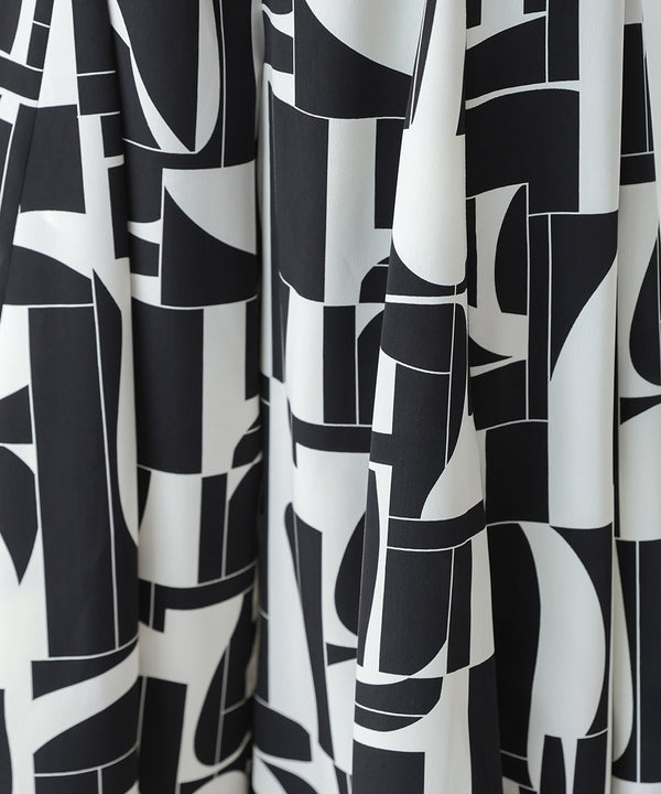 幾何学柄フレアパンツ