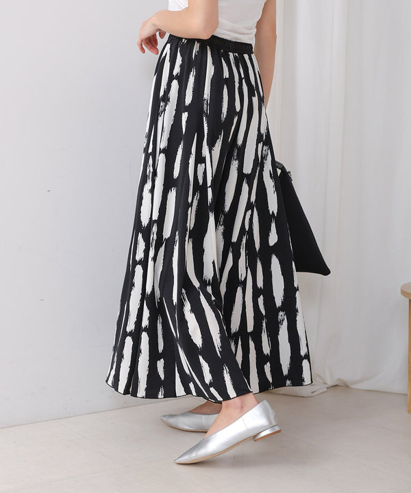 幾何学柄フレアパンツ