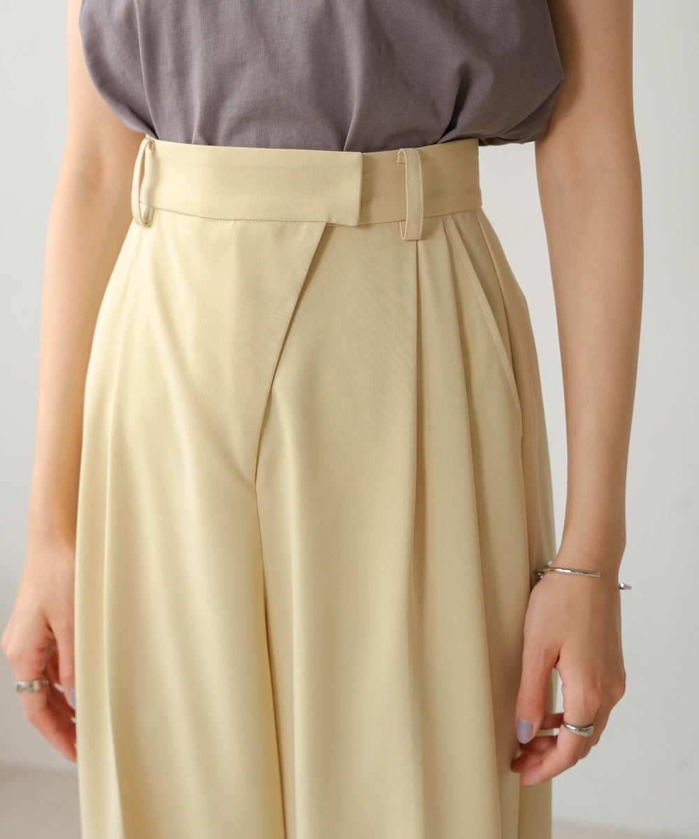wrap style tuck slacks