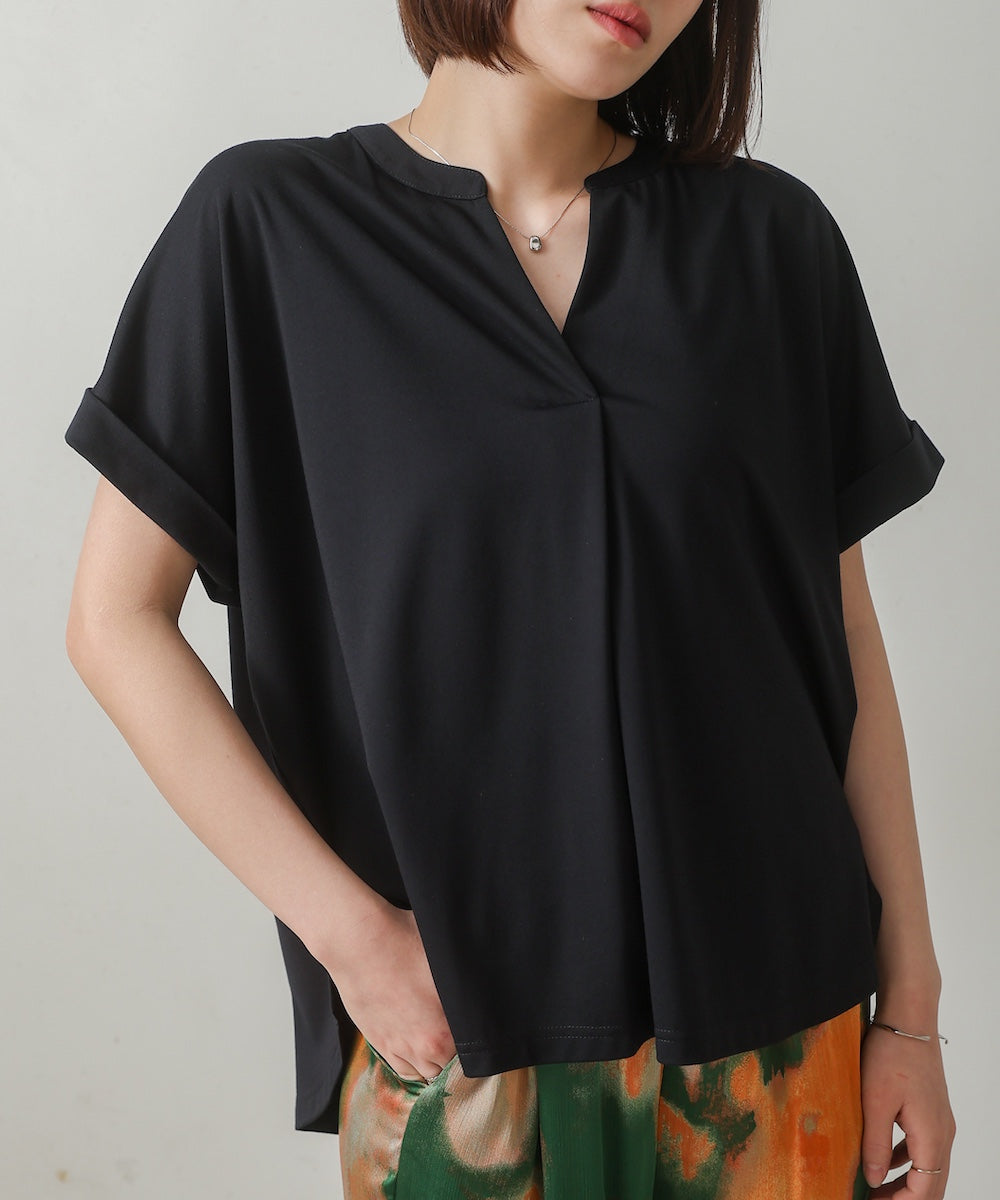 夏に嬉しい機能素材トップス